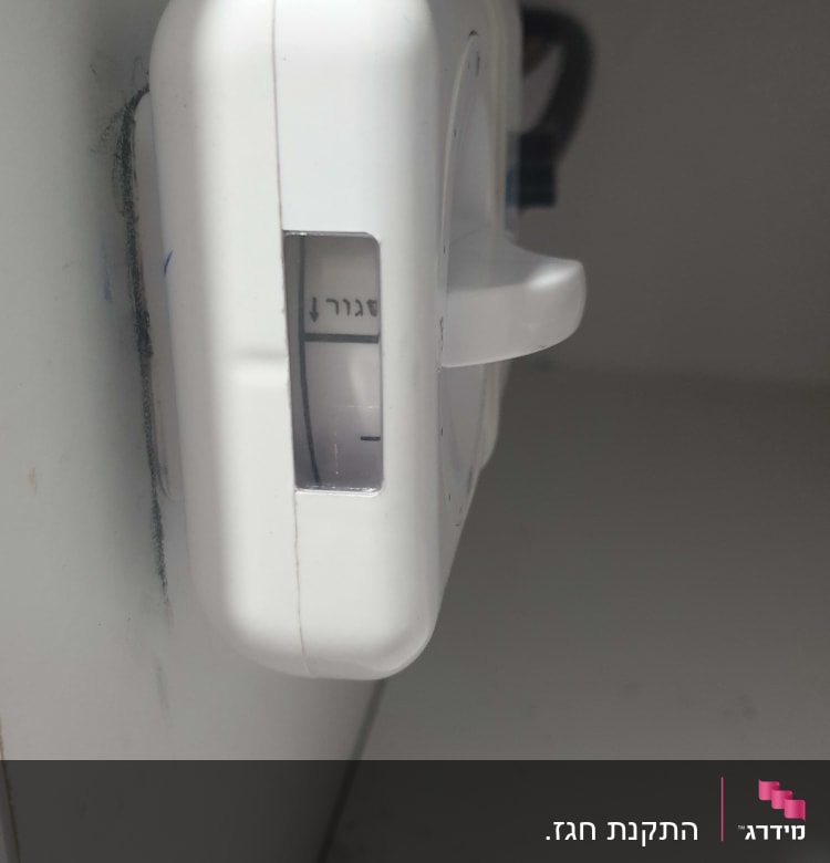 שסתום גז לבן עם ידית סיבוב